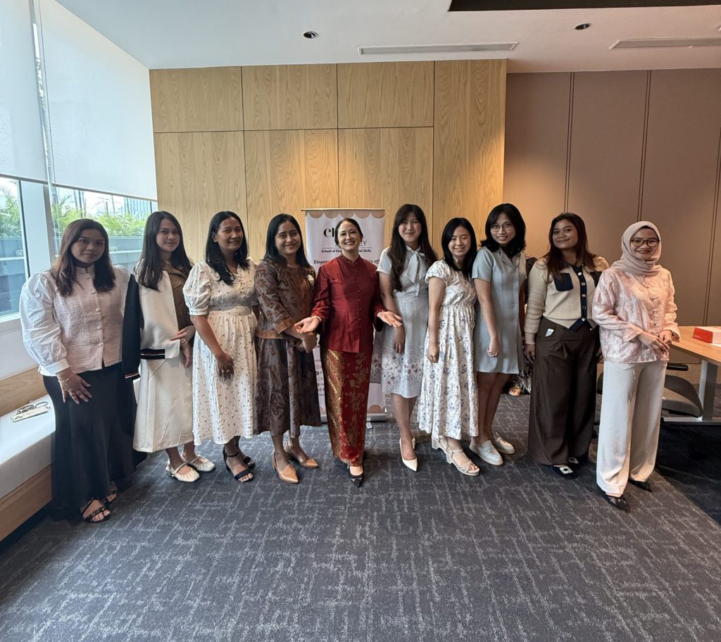 Wanita Elegan di Masterclass Ladies of Elegance